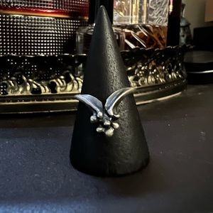 bloodmilk atropos nesting band